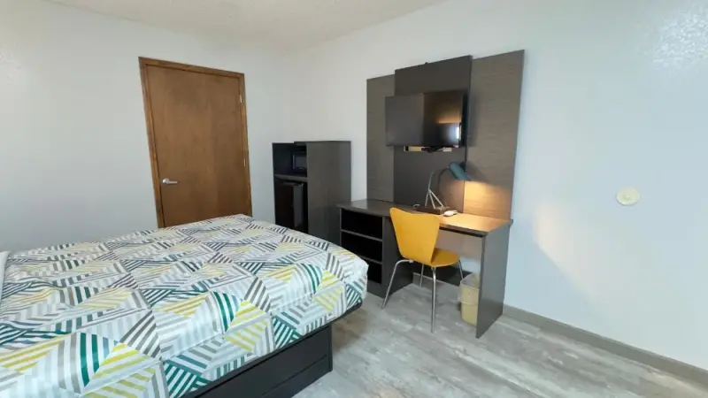 Queen Room - Disability Access - Non-Smoking